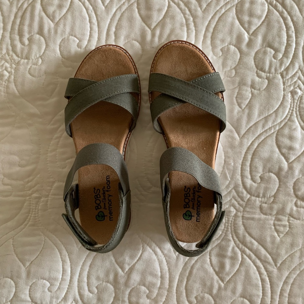 New never worn, in original box Bobs from Skechers sandals.